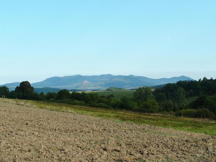 A Milic-csoport látképe a Bózsva melletti dombról
