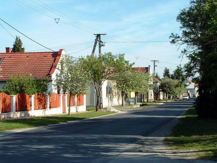 Rövid időre rátértünk Badacsonytördemic főutcájára