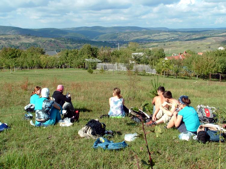 Ebéd a Mályinka feletti mezőn