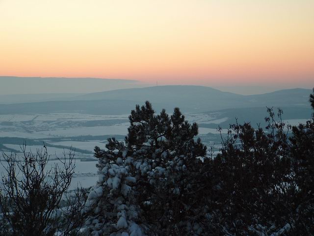 Kilátás a Gerecse-hegyre a Nagy-Getéről