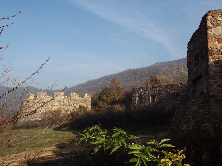 Az egri vár romjai Pilisborosjenő határában