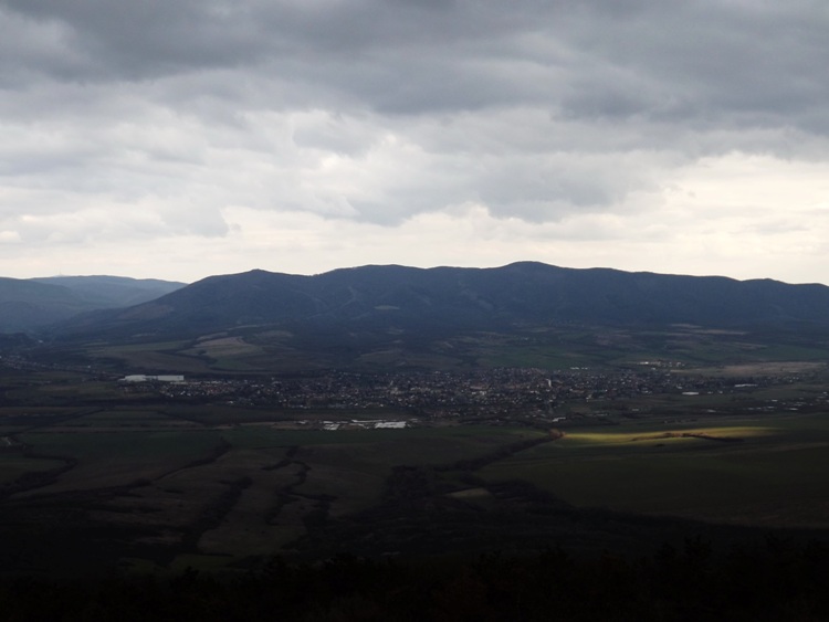 Kelet felé tekintve jól látszott már a Mátra is