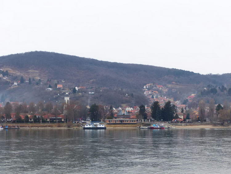 Visegrád - Egy pillantás a Duna túlsó partjára, Nagymarosra