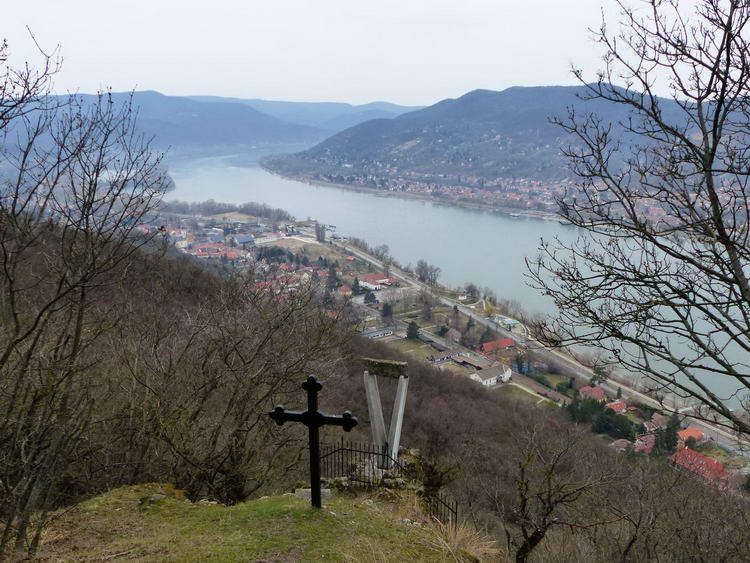Visegrád - Kilátás a kereszttől és a Viktorin emlékműtől