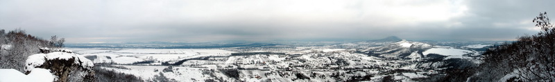 Panorámakép a Kőszikláról a Tokodi pincékre, a Hegyes-kőre és a Nagy-Getére