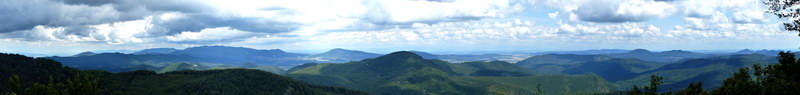 Panoráma a Nagy-Péter-mennykő ormáról a Zempléni-hegységre