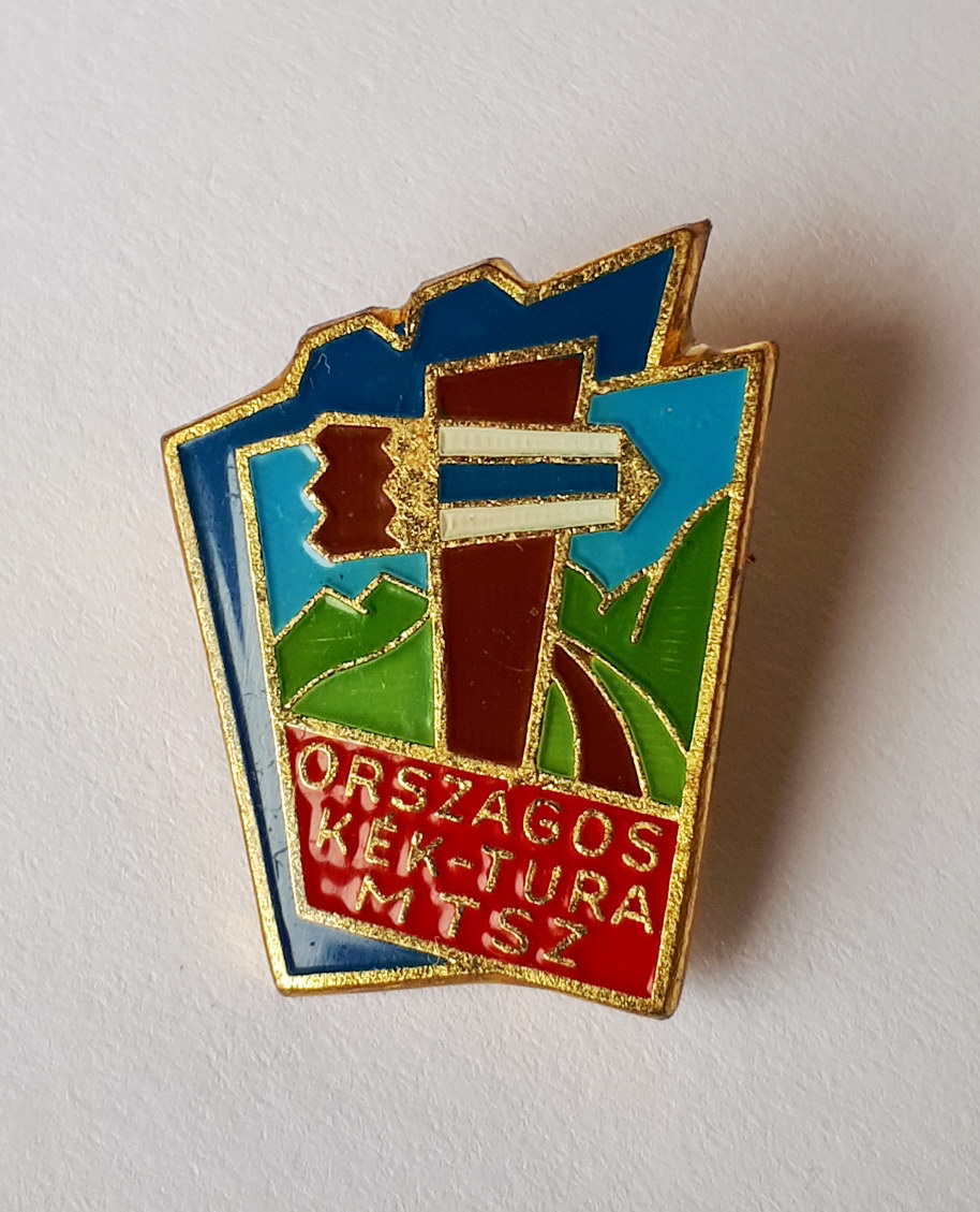The backside of badge of the National Blue Trail
